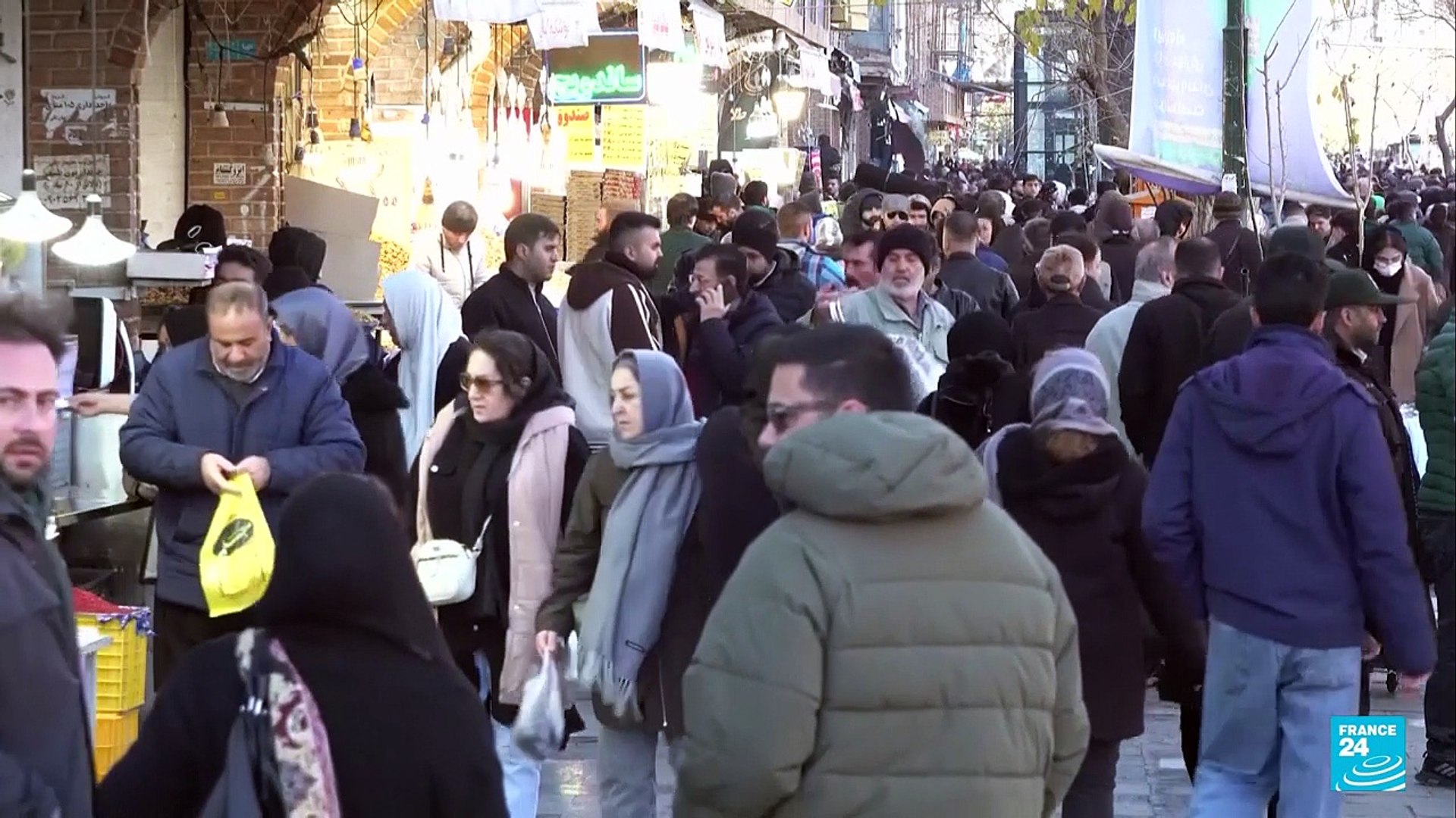 Se intensifican las protestas en Irán tras la caída de su moneda